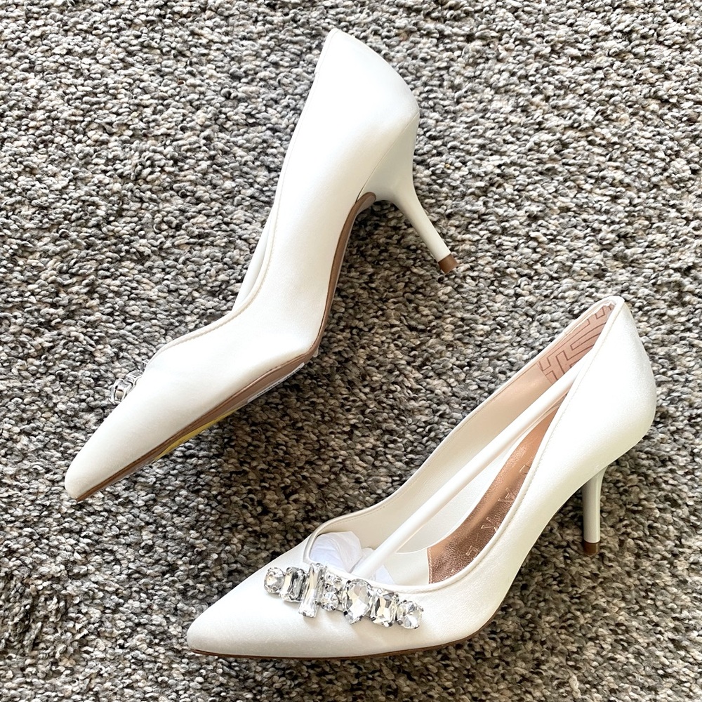 Ted Baker Ivory Mid Heel Bridal Shoes w/ Embellished Crystal size 5-5.5